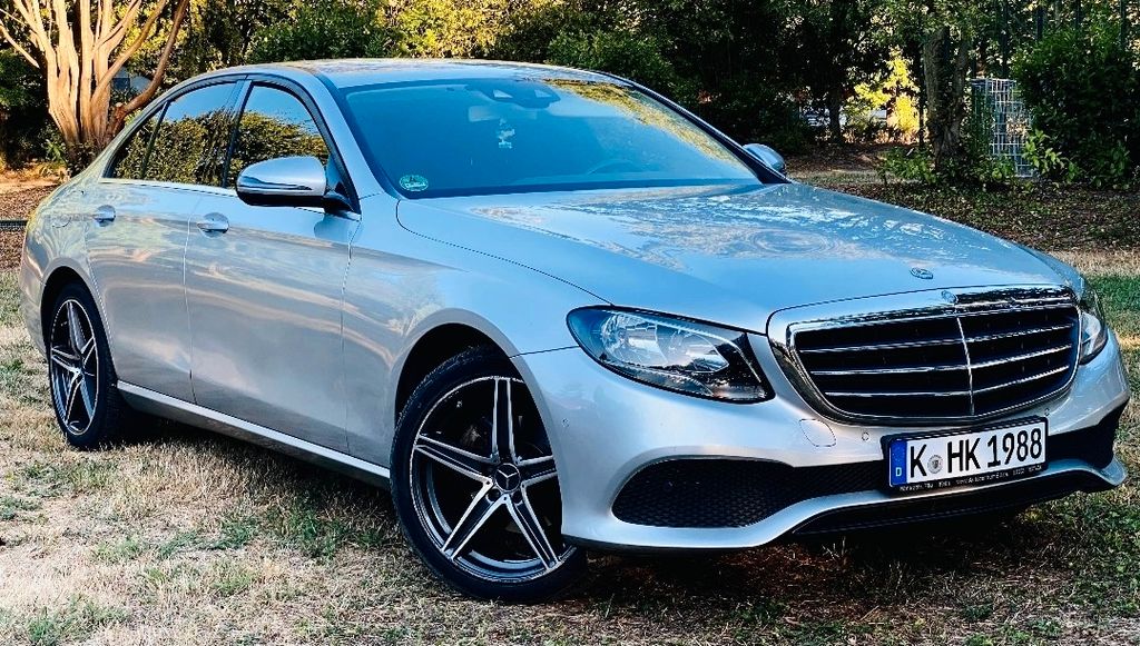 Image of Mercedes-Benz E 220
