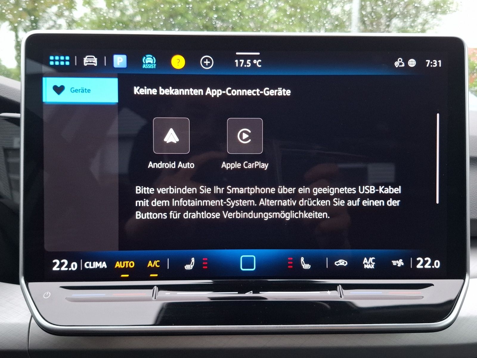 Fahrzeugabbildung Volkswagen Golf VIII TSI Life Standhzg LED Navi AID ACC RFK