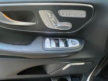 Mercedes V 220 - 8