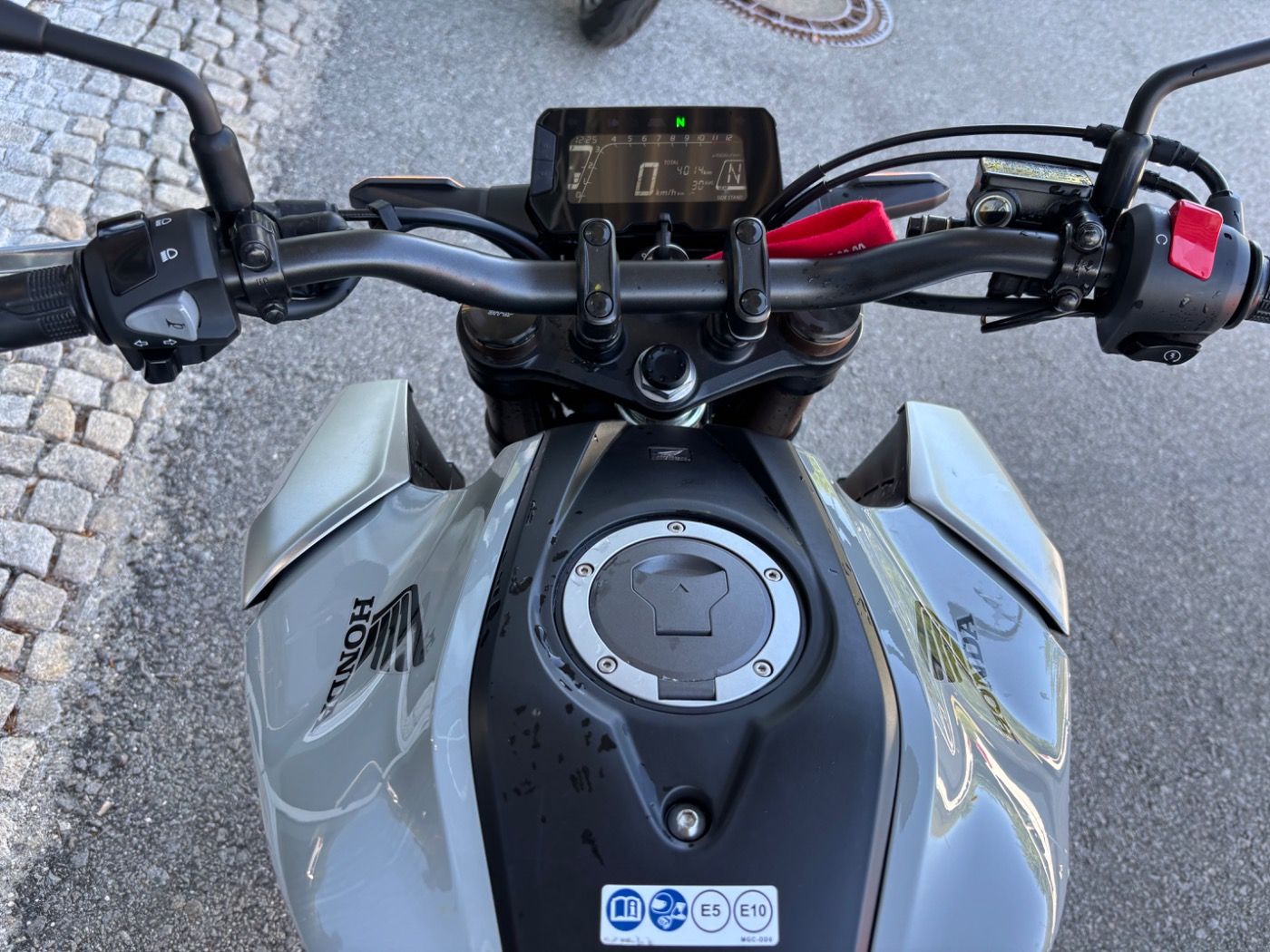 Fahrzeugabbildung Honda CB 125 R mit Tieferlegung
