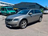 Skoda Octavia Combi Scout 4x4 PANO Standheiz Navi - Behindertengerechte Skoda Octavia