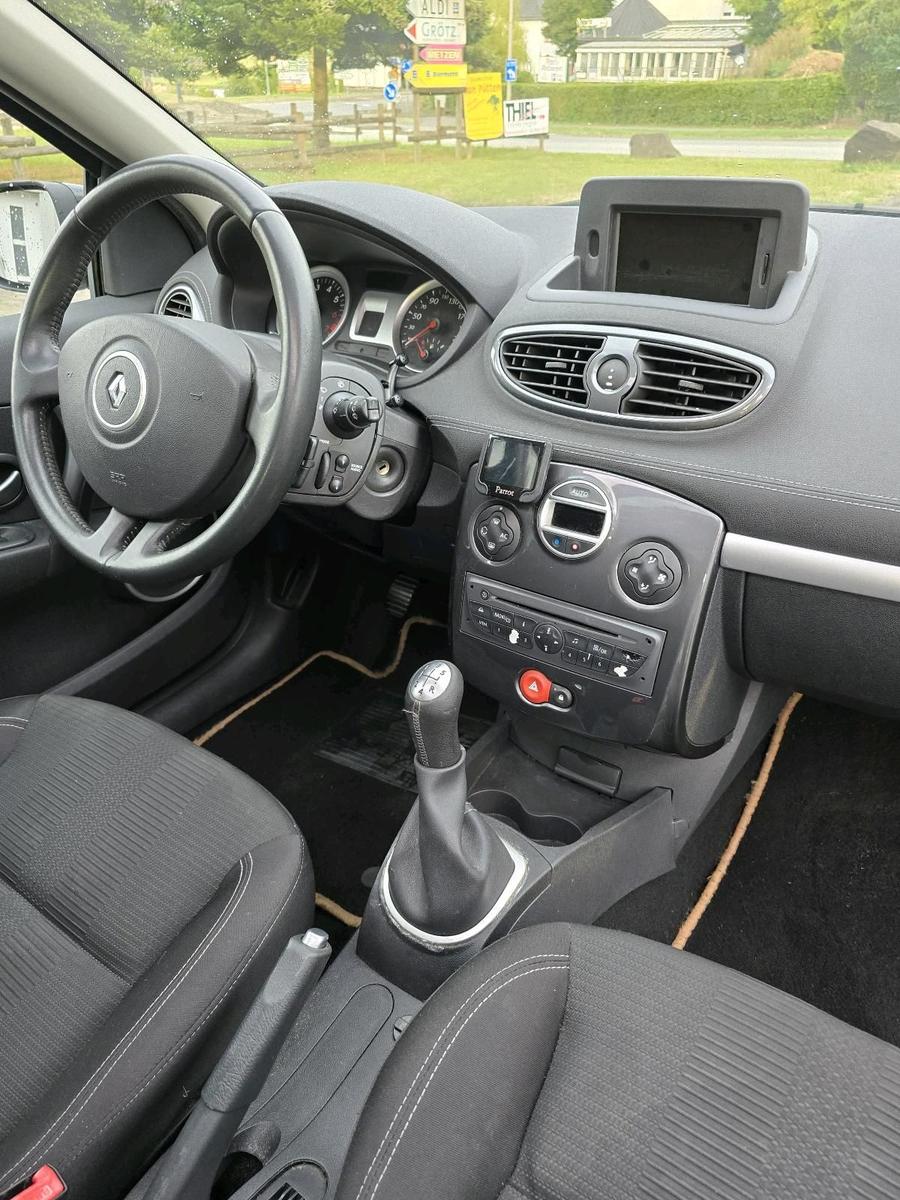 Renault Clio 2010 — photo 8