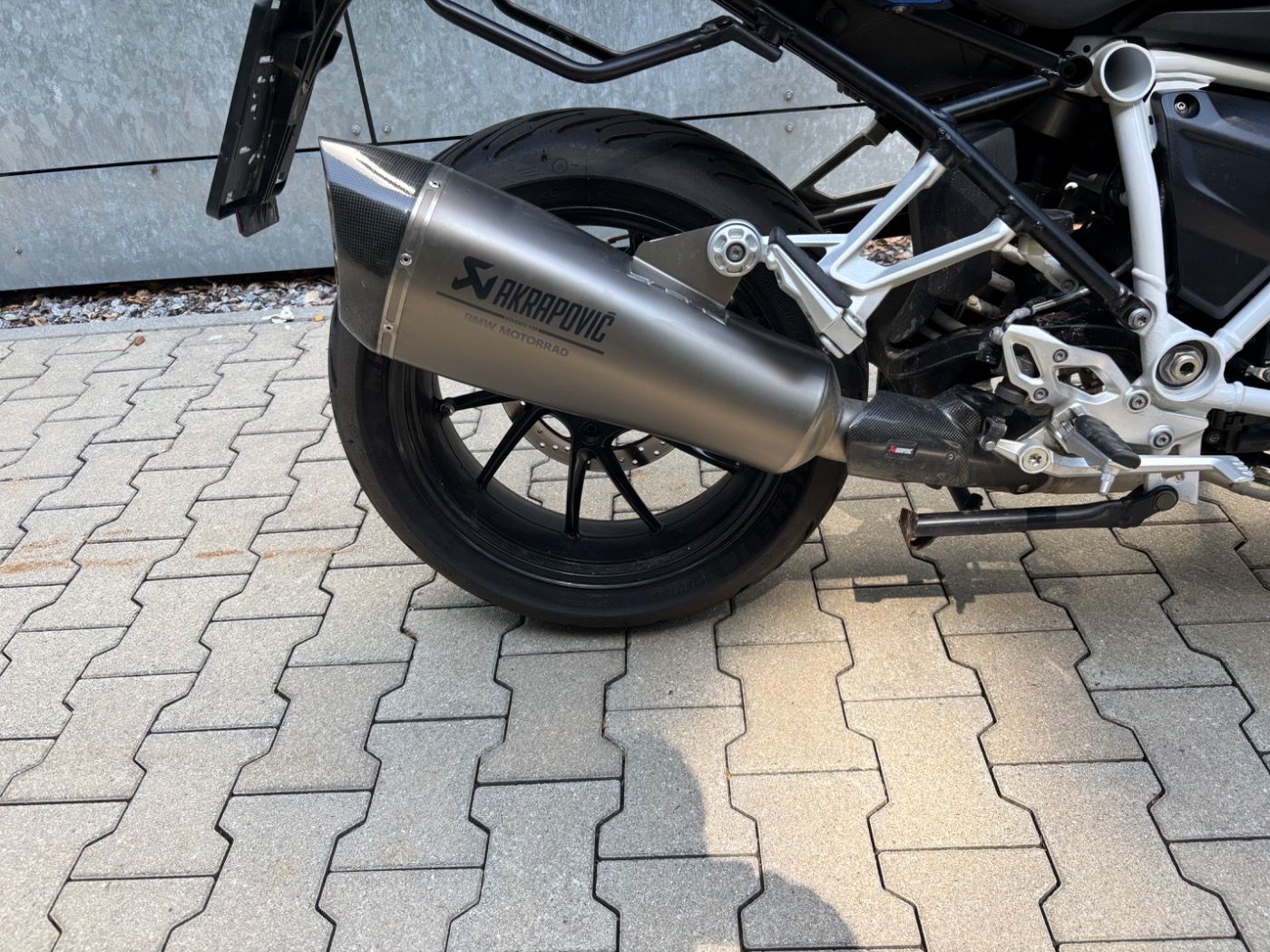 Fahrzeugabbildung BMW R 1250 R Style Sport Akrapovic