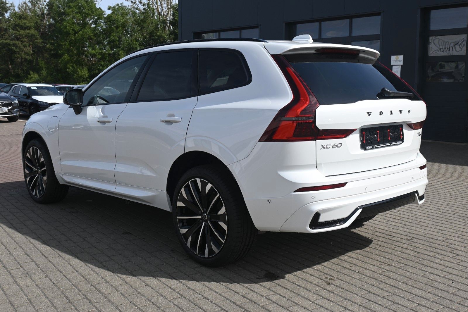 Fahrzeugabbildung Volvo XC60 T8 RC AWD Ultra Dark**360*LUFT*B&W*FACELIFT