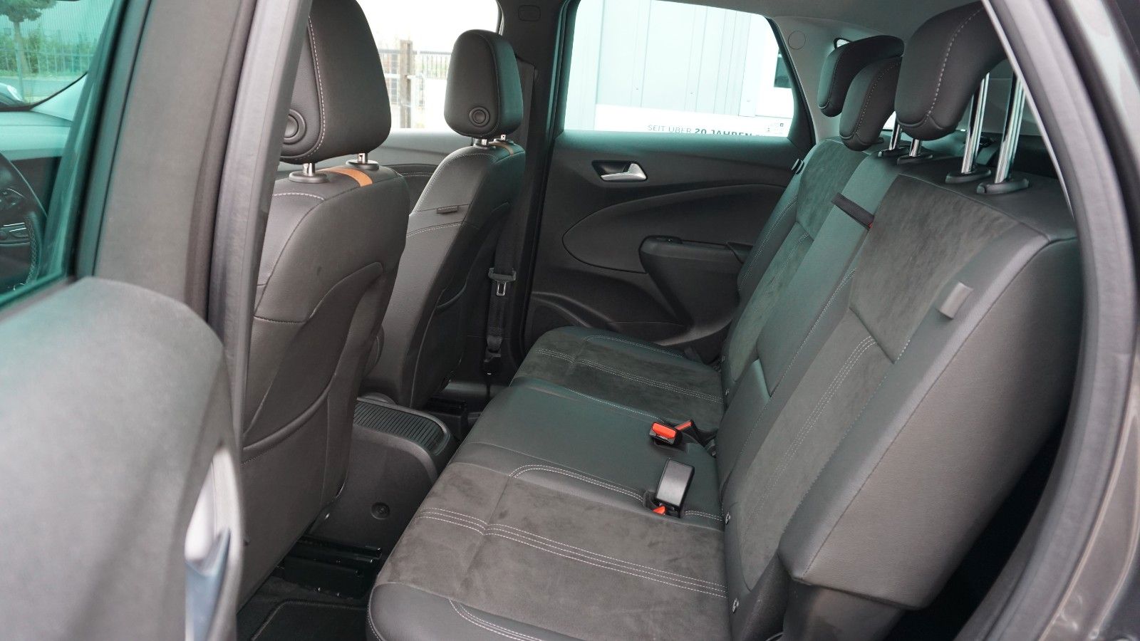 Fahrzeugabbildung Opel Crossland (X) Ultimate, Head Up, Navi, Leder
