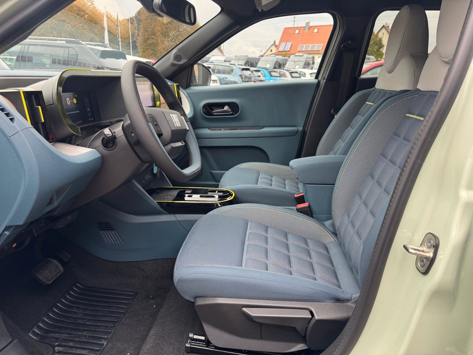 Fahrzeugabbildung Fiat Grande Panda Elektro La Prima 44 kWh Navi Kamera