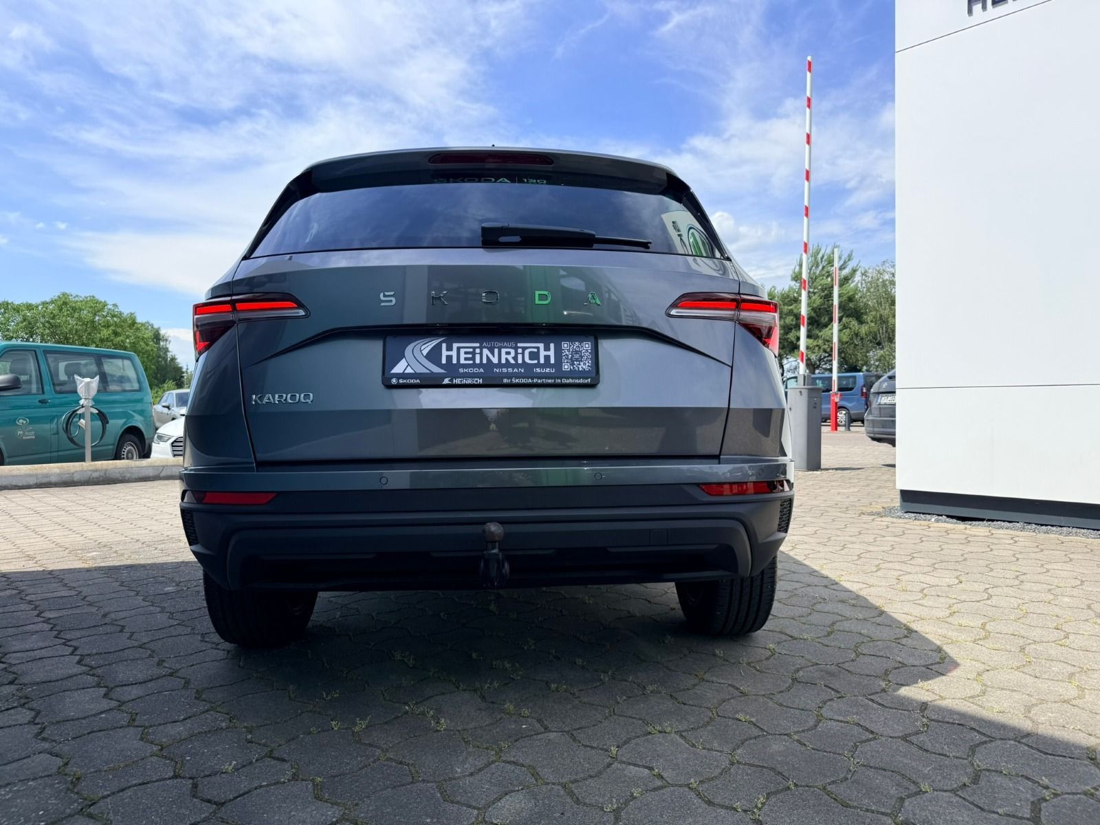 Fahrzeugabbildung SKODA Karoq Tour 115PS 6-Gang*AHK*RFK*eHeck