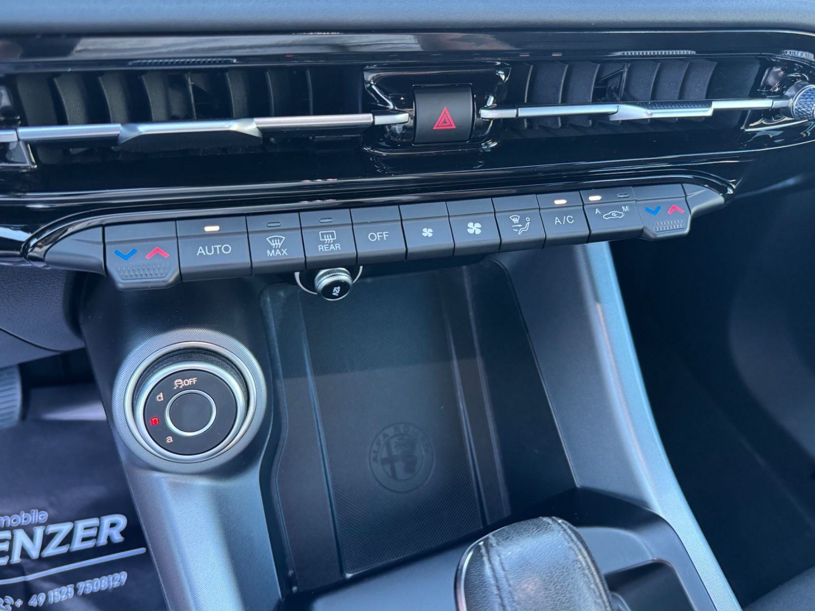 Fahrzeugabbildung Alfa Romeo Tonale Super/LED/CarPlay/PDC/Tempomat/KlimaAuto/