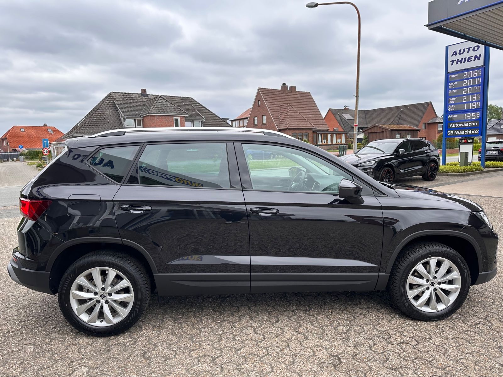 Fahrzeugabbildung SEAT Ateca 1.5 TSI Style DSG AHK/Navi/ACC/LED/SHZ/APP