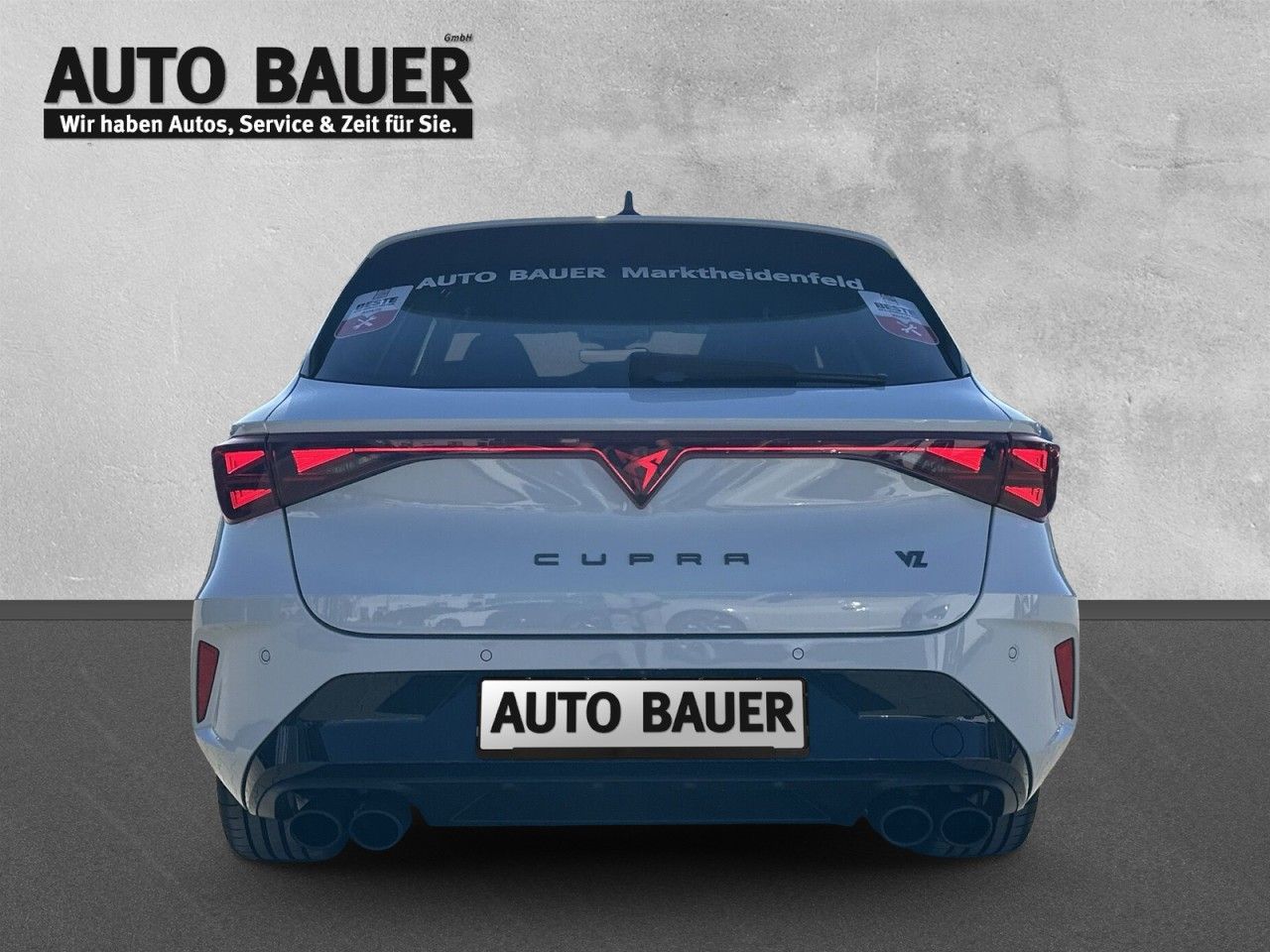 Fahrzeugabbildung CUPRA Leon Sportstourer VZ 2.0 TSI 333 PS DSG 4Drive - mit KI generiert/bearbeitet