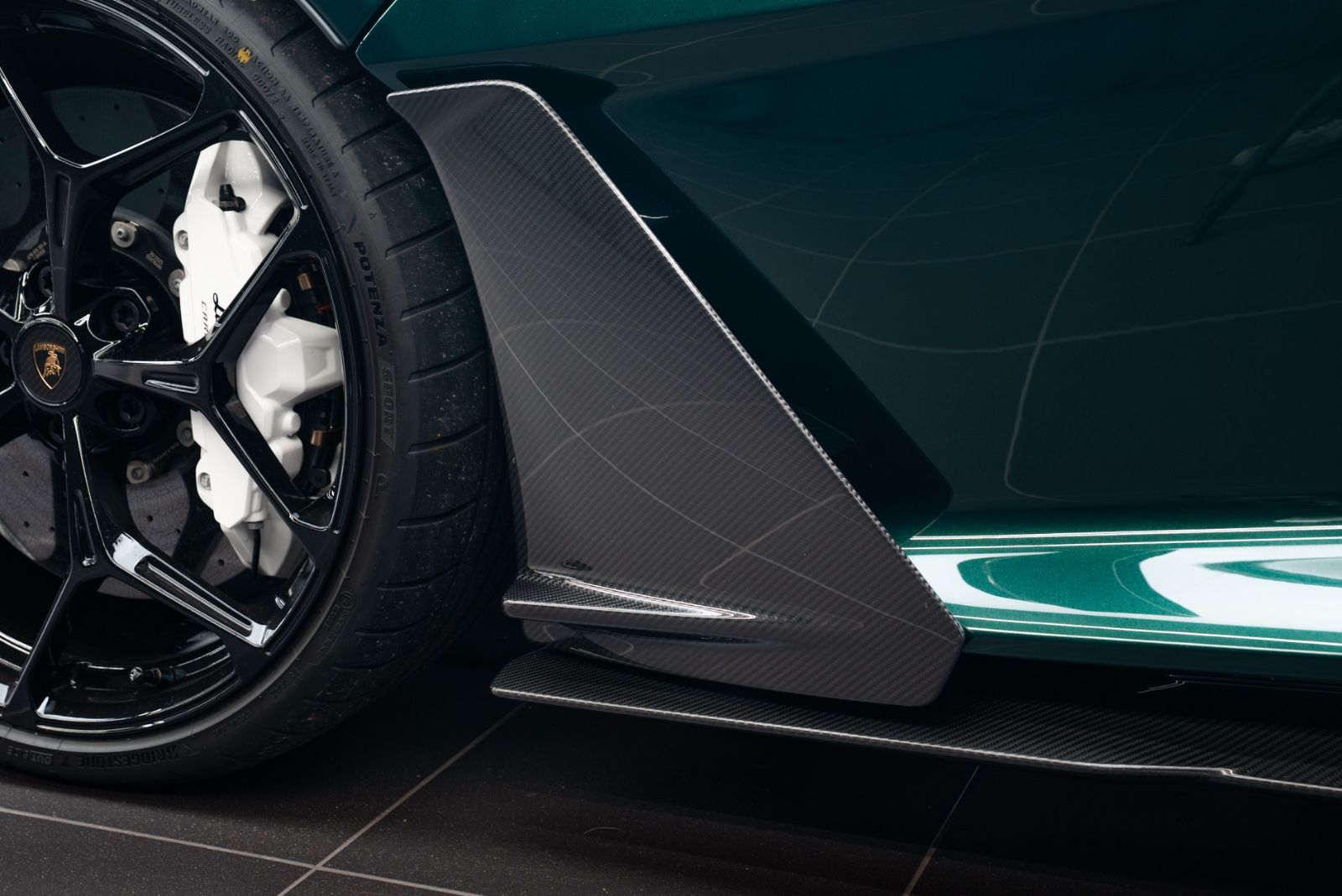 Fahrzeugabbildung Lamborghini Revuelto FULL CARBON/LIFT/PASSENGER/MY 26