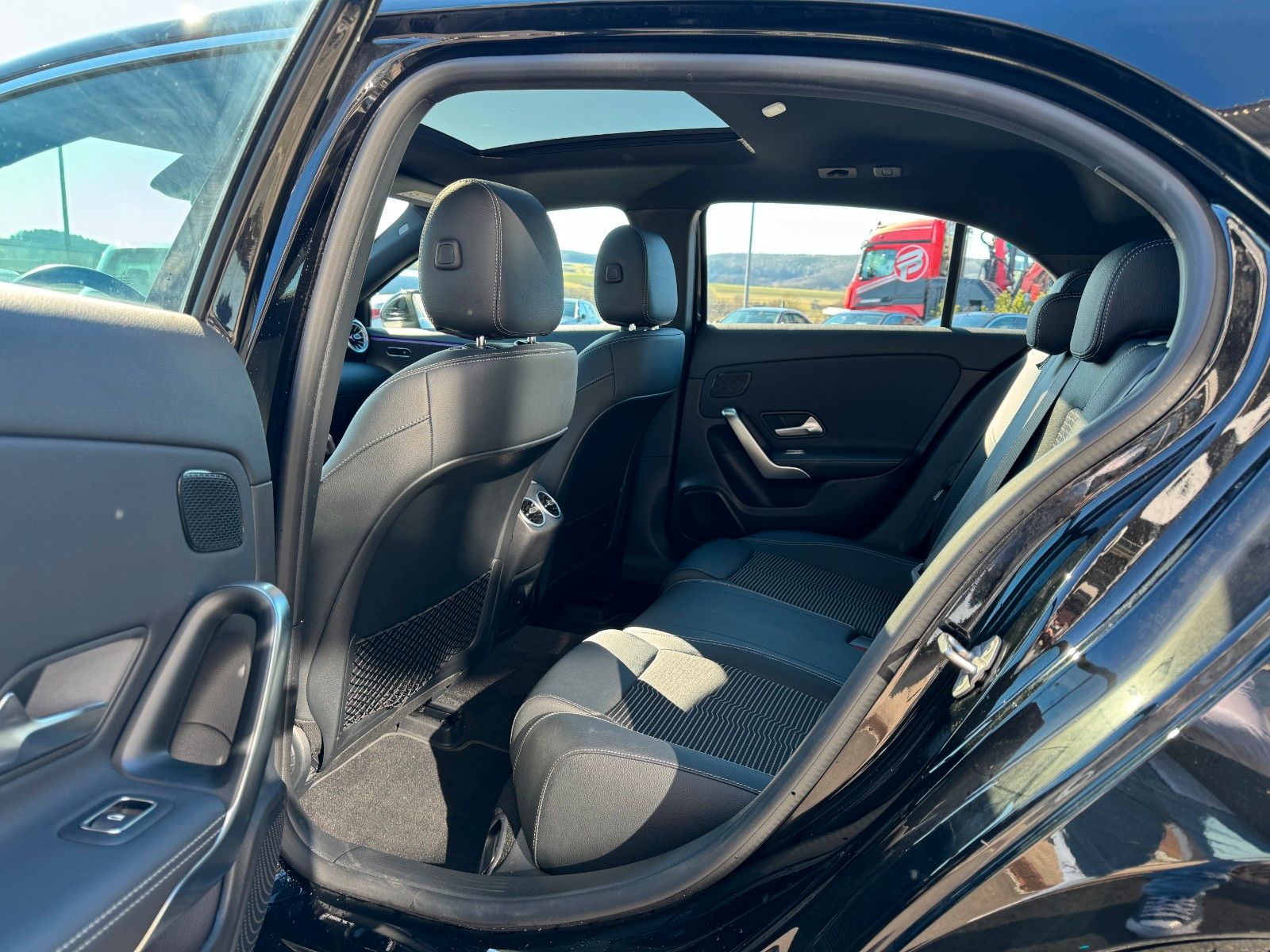Fahrzeugabbildung Mercedes-Benz A 220d Progressive+Pano+Ambiente+RKamera+LED