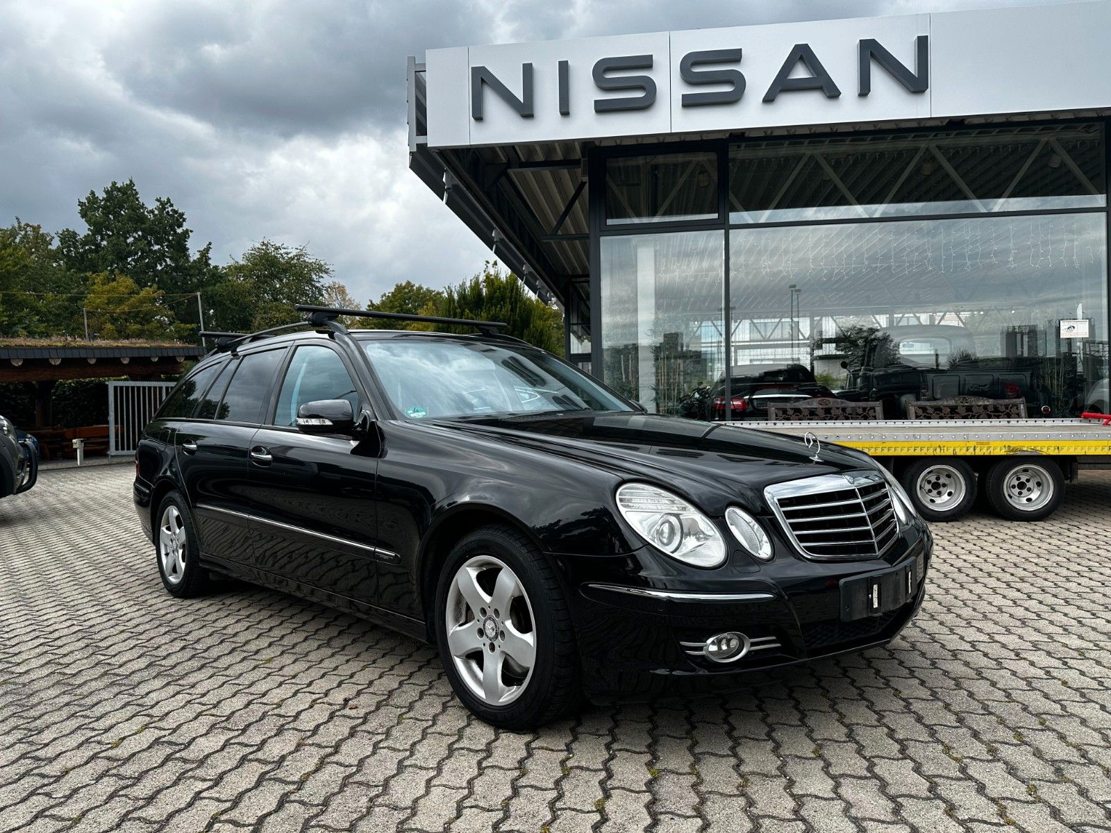 Fahrzeugabbildung Mercedes-Benz T-Modell E 230 Autom. / Navi / Luftfahrwerk