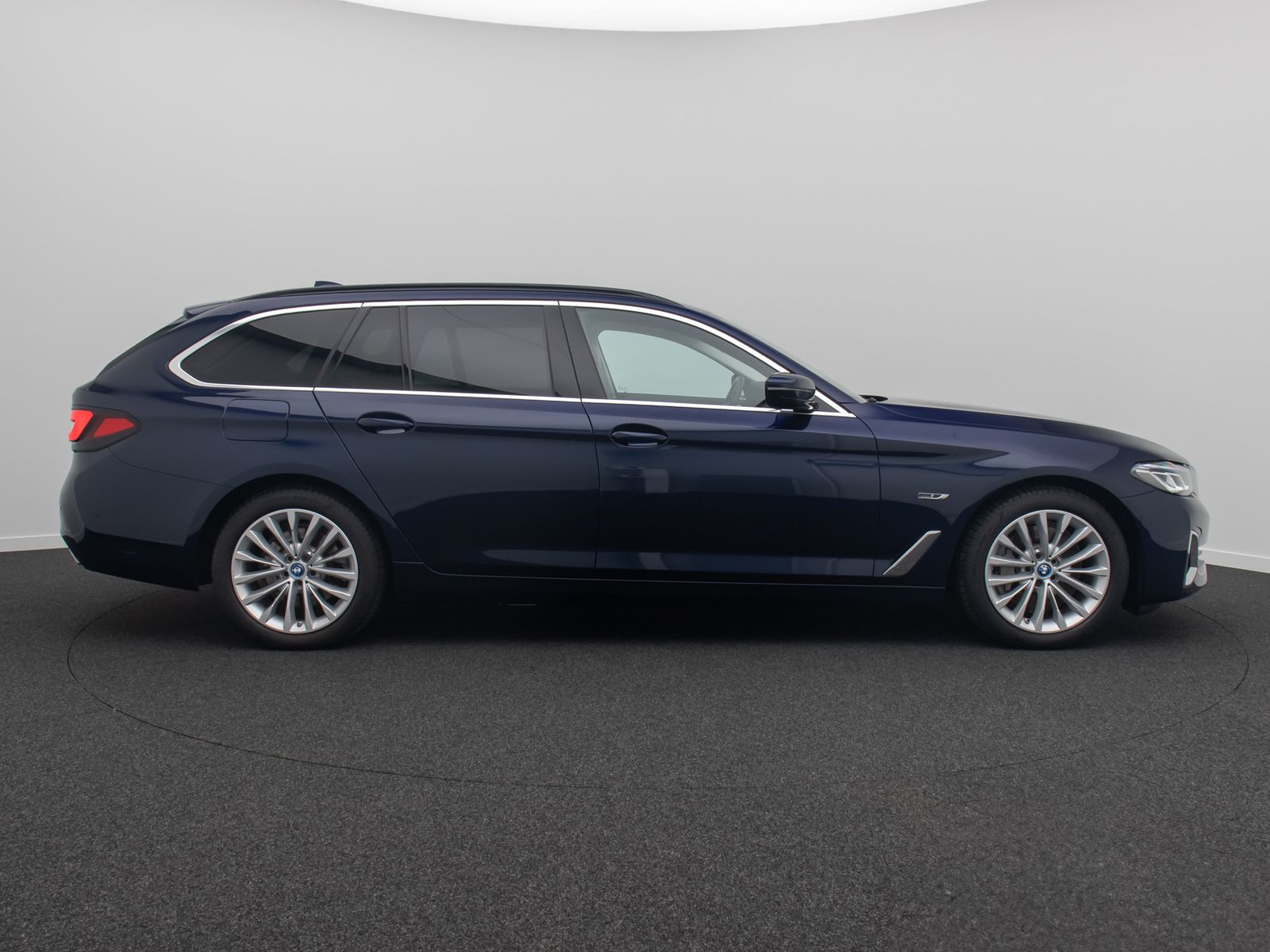 Fahrzeugabbildung BMW 530e xD  Luxury Line ACC Laser DAB Kamera Memory