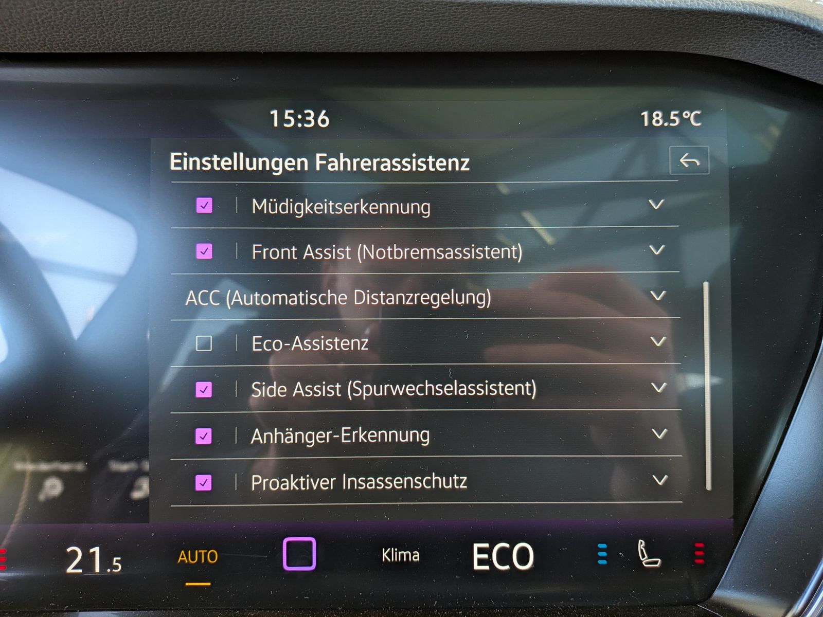 Fahrzeugabbildung Volkswagen Touareg 3.0TDI 4M R-Line VOLL Black 22" UPE 114T