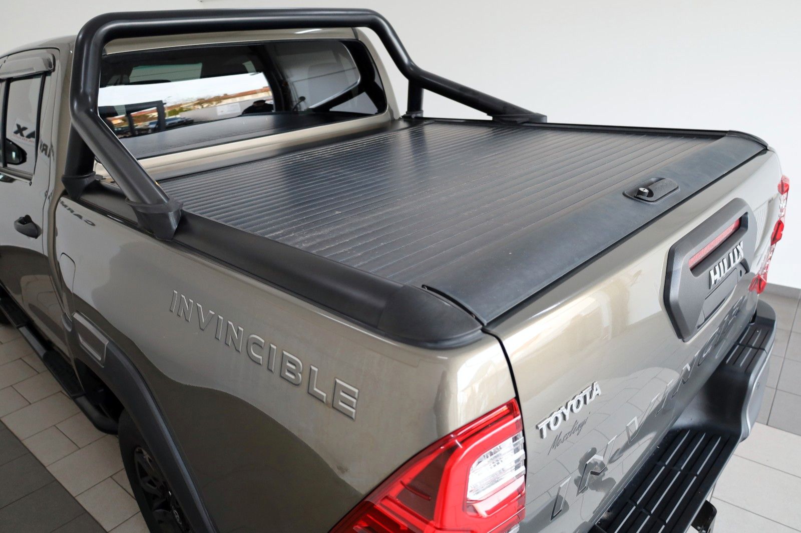 Fahrzeugabbildung Toyota Hilux 2.8 D-4D 4x4Invincible,Leder,ACC,Rollo,AHK