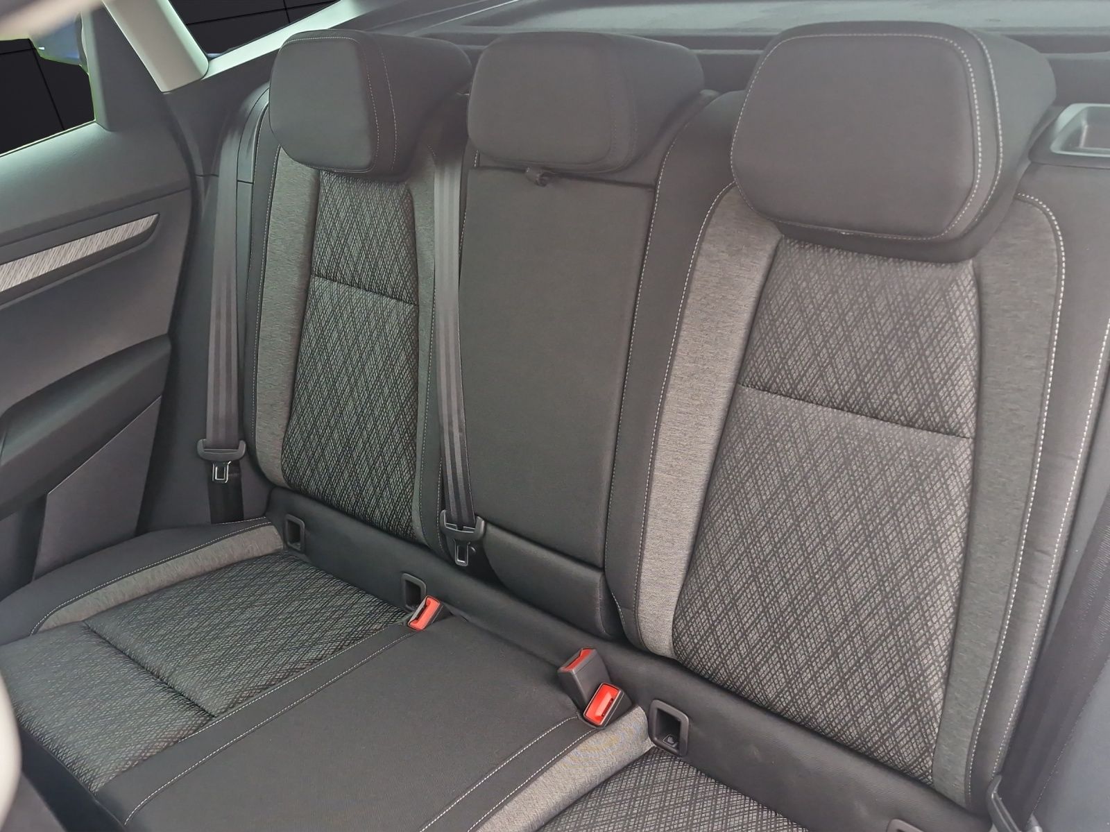 Fahrzeugabbildung SKODA Karoq Balance 1.5 TSI DSG AHZ RFK ACC