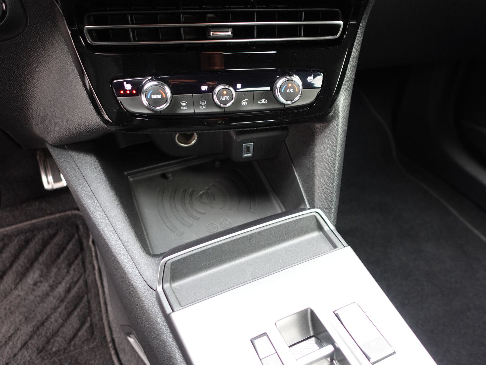 Fahrzeugabbildung Opel Mokka 1.2Turbo 48V Hybrid eDCT GS Allwetter,Navi