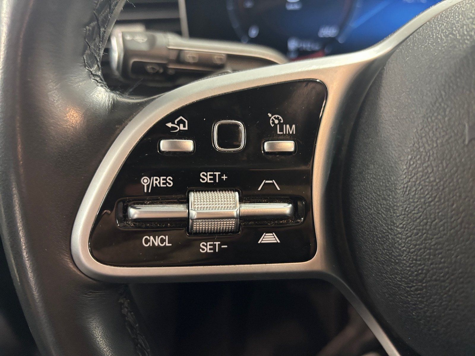 Fahrzeugabbildung Mercedes-Benz GLE 350de 4M*AMG*DISTRONIC*MULTIBEAM*AIRMATC*360