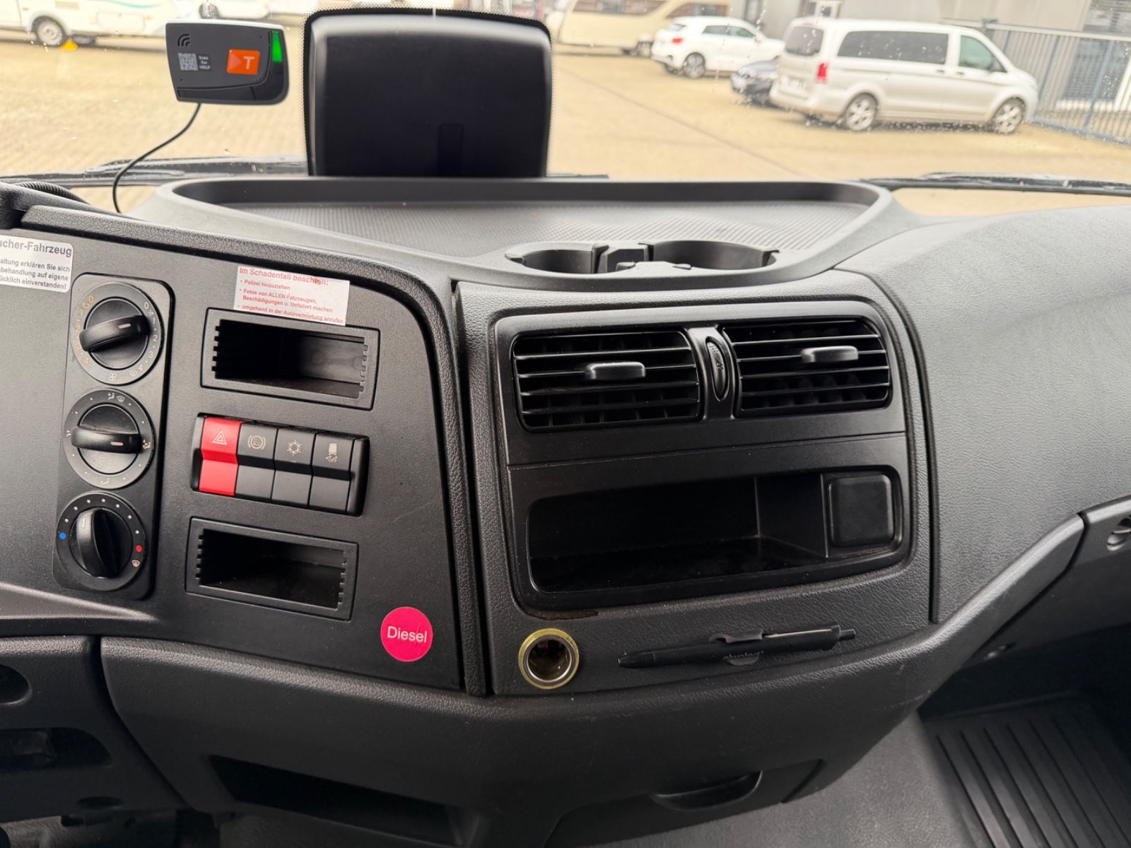 Fahrzeugabbildung Mercedes-Benz Atego 818L Koffer LBW