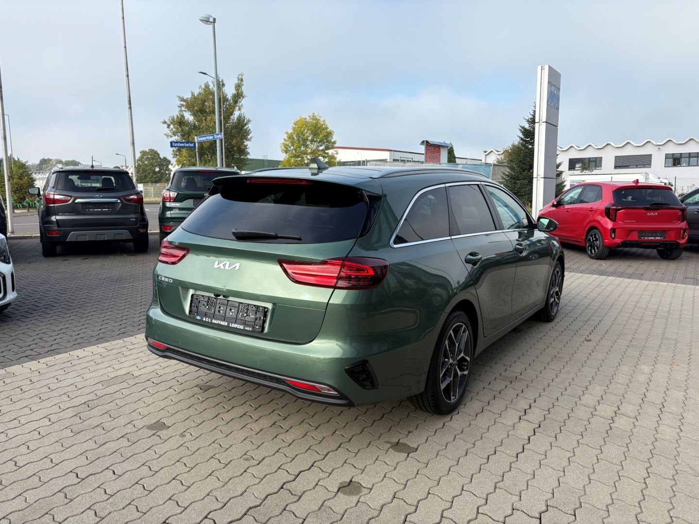Fahrzeugabbildung Kia Ceed_sw Platinum Edition 1.5 T-GDI P4 TotWinkAss