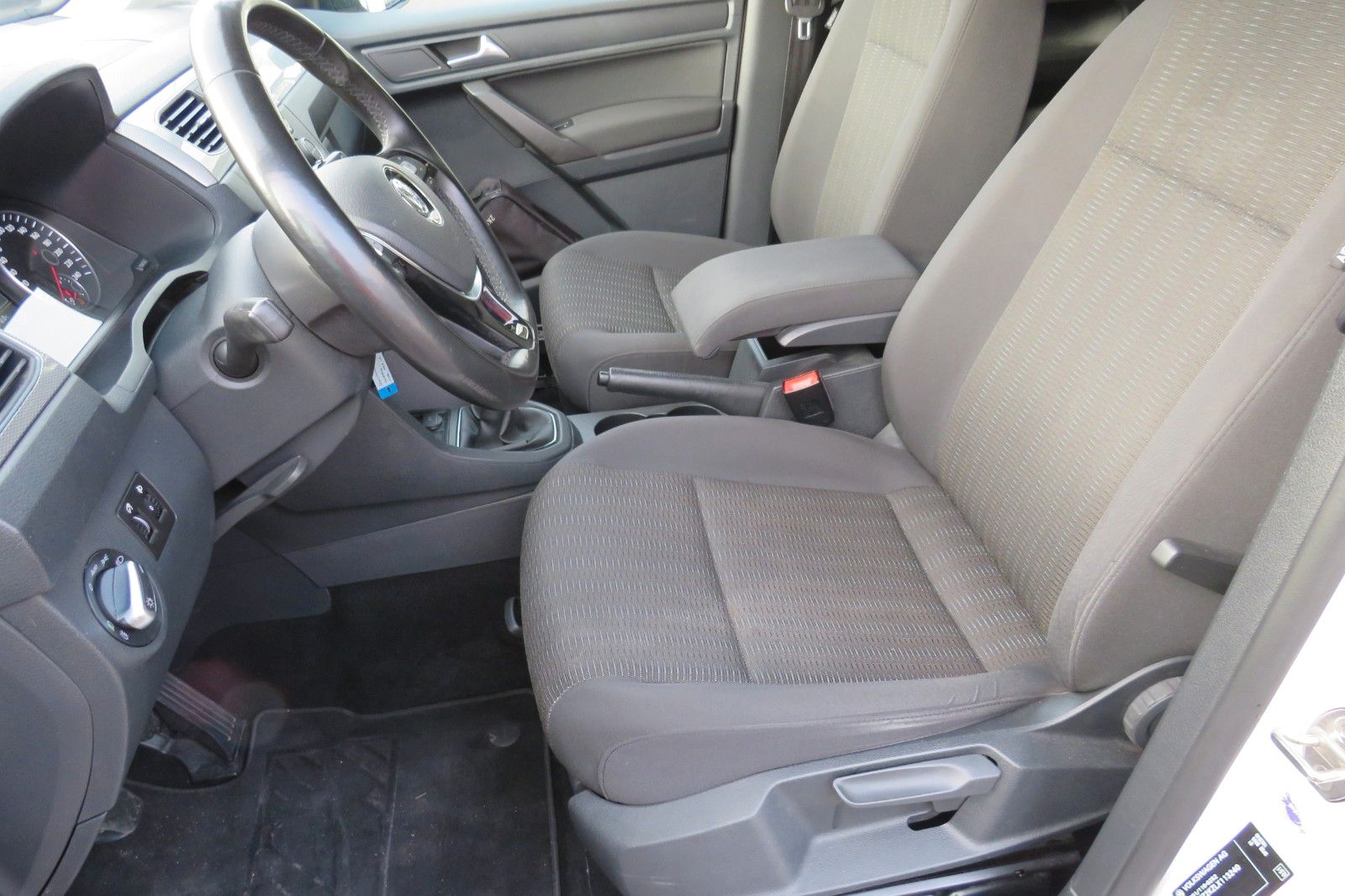 Fahrzeugabbildung Volkswagen Caddy MAXI 2.0-TDI COMFORT AHK NAVI STANDH. 1HD