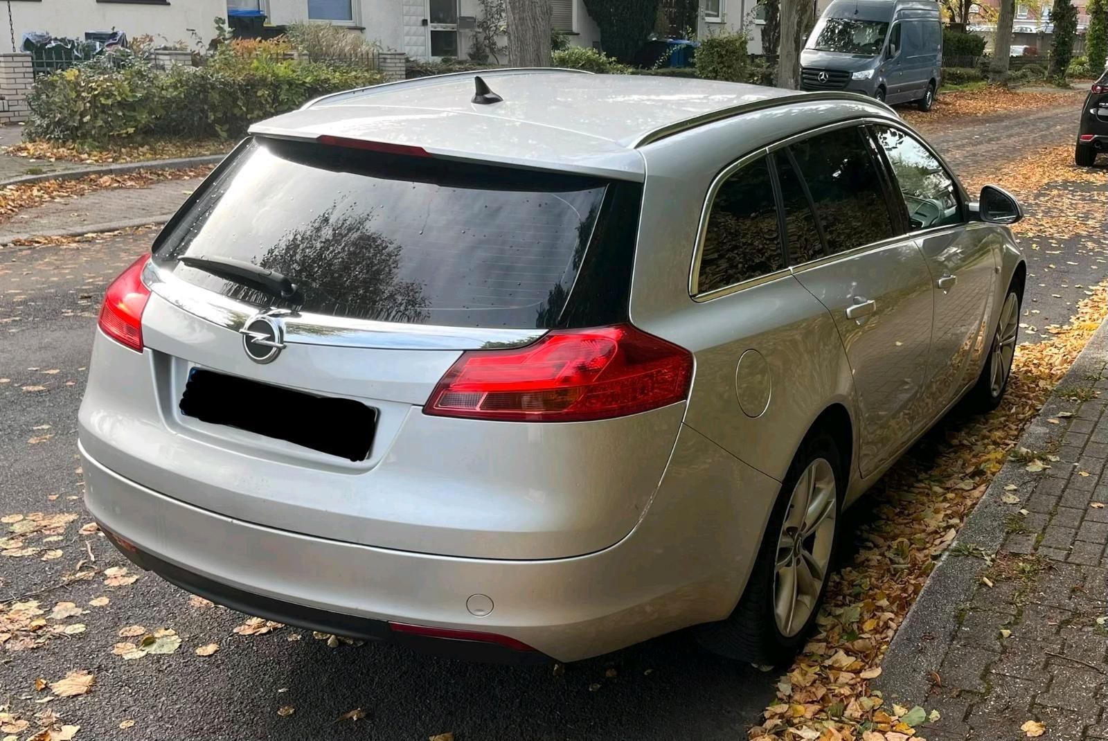 Opel Insignia 2009 — rear view