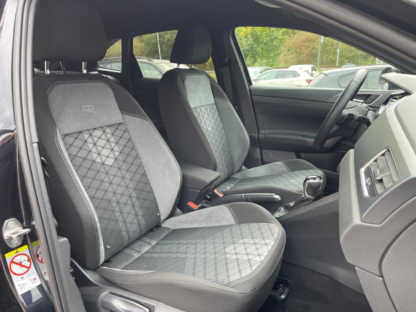 Taigo 1.0TSI DSG R-Line - NAV*IQ*BLACK*KAMERA*1H