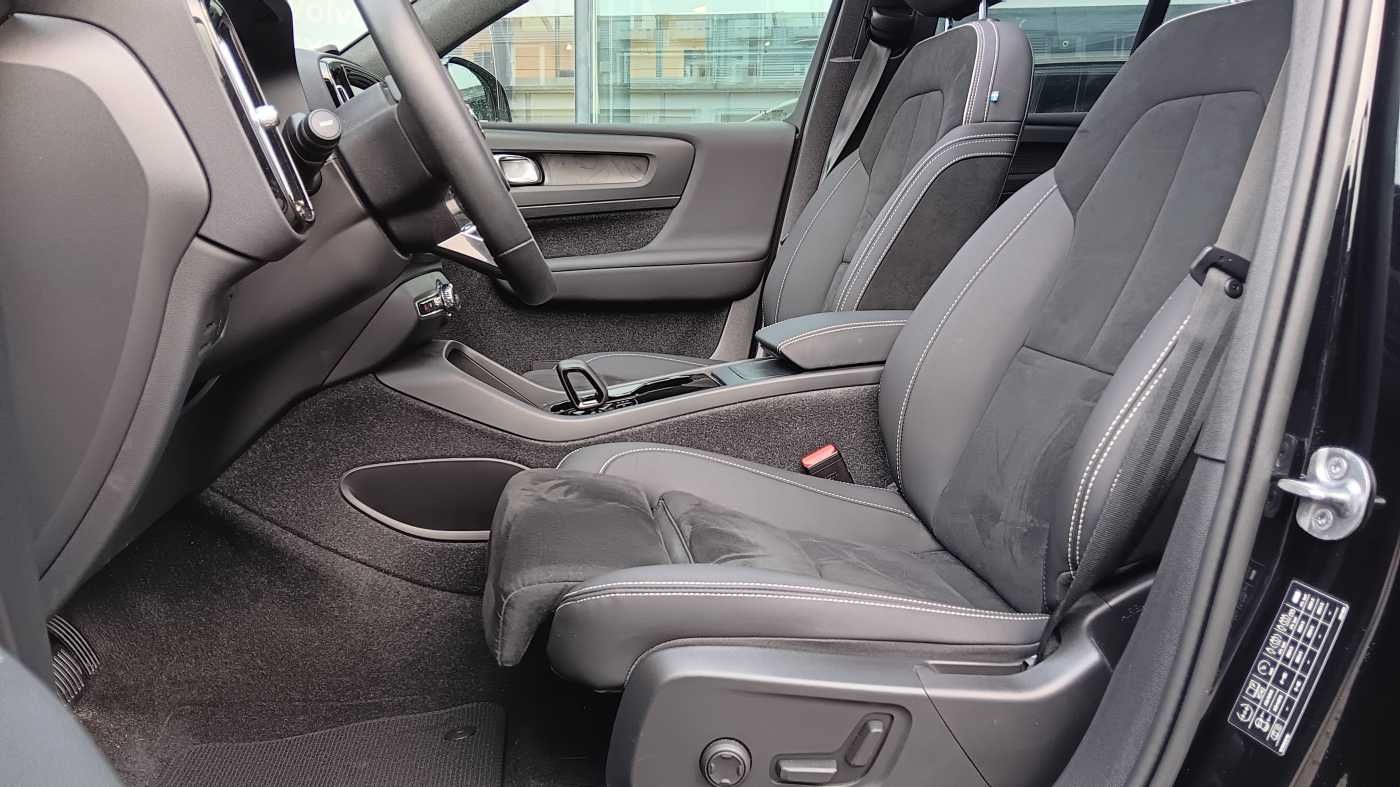 Fahrzeugabbildung Volvo XC40 Recharge Twin Ultimate AWD 'AHK, Schiebedac