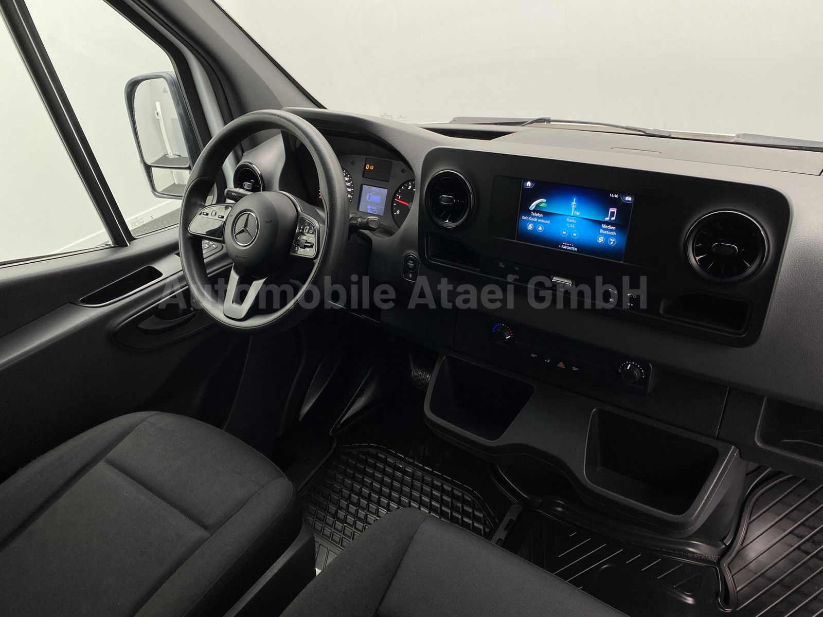 Fahrzeugabbildung Mercedes-Benz Sprinter 214 Tourer Automat Rollstuhl-Rampe 0512