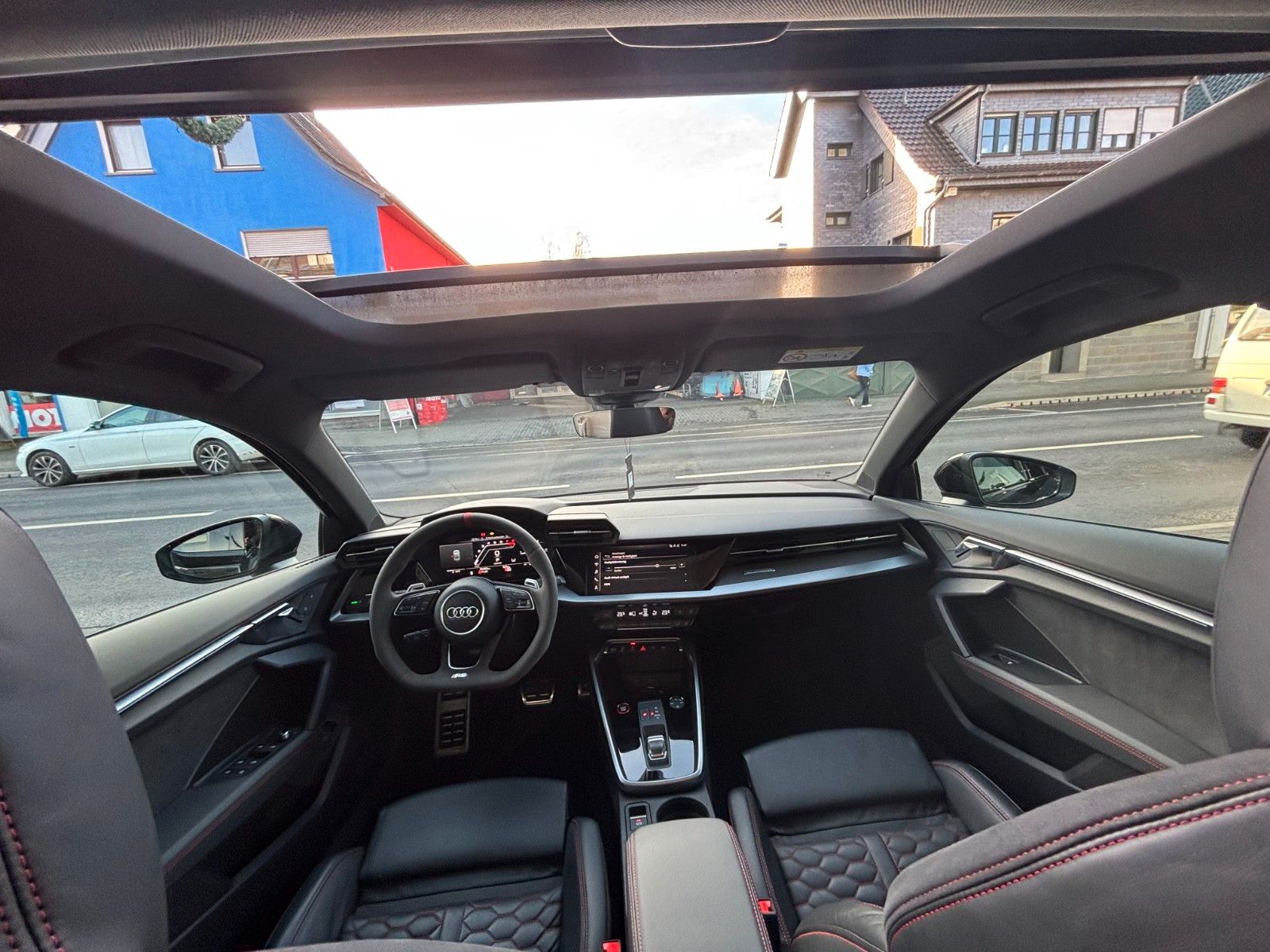 Fahrzeugabbildung Audi RS3 Lim. *Panorama*RS-Sitze*Carplay*SportAuspuff