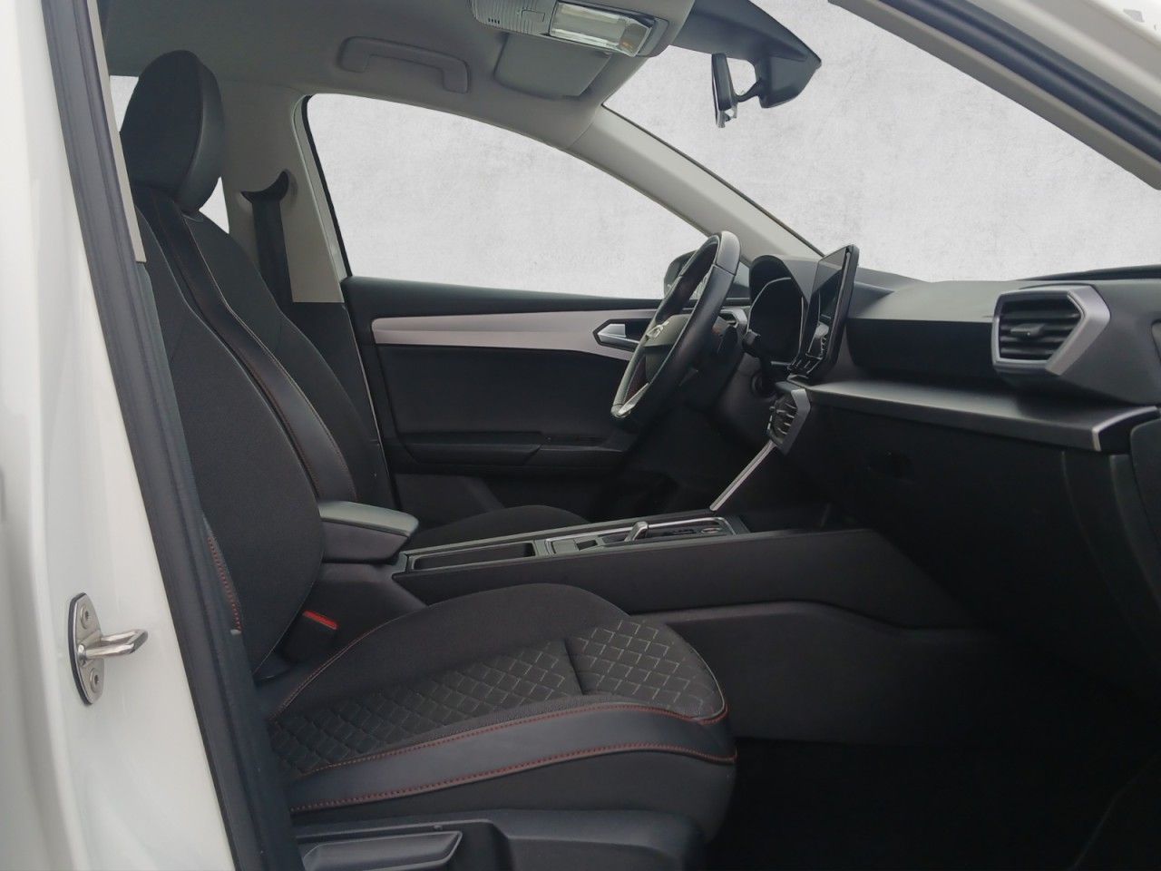 Fahrzeugabbildung SEAT Leon FR e-Hybrid Im Kundenauftrag! 8fach bereift