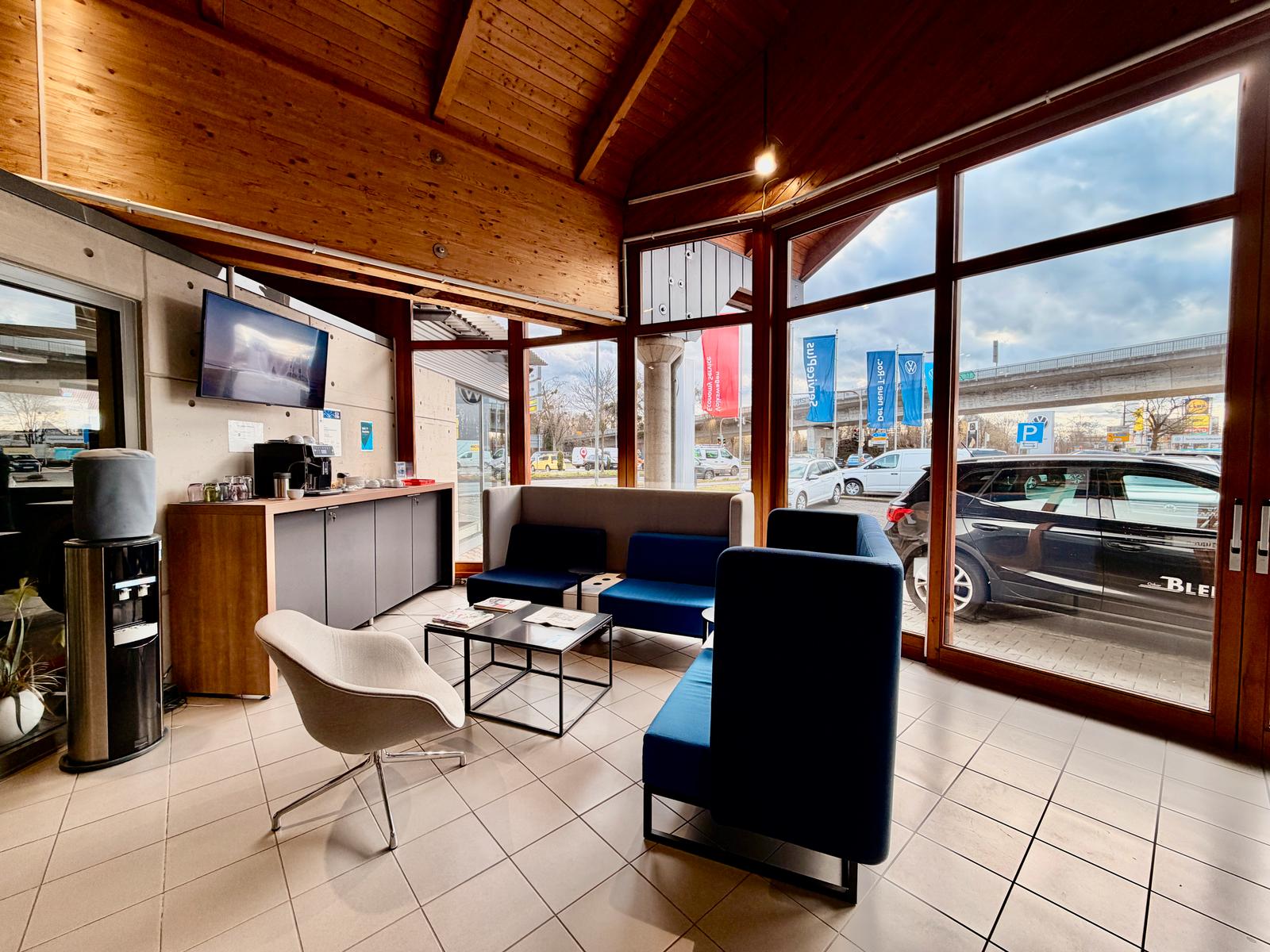 showroom-image-top