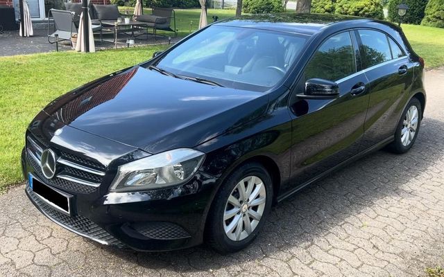 MERCEDES-BENZ Mercedes A180 2015 schwarz