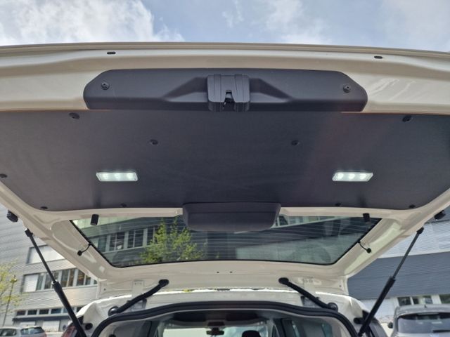 Fahrzeugabbildung Volkswagen Caddy Maxi Diesel DSG Taxi Rollstuhlrampe