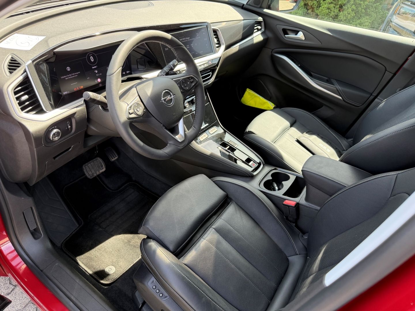 Fahrzeugabbildung Opel Grandland Ultimate 1,2T Navi+Leder+Sitzbelüftung