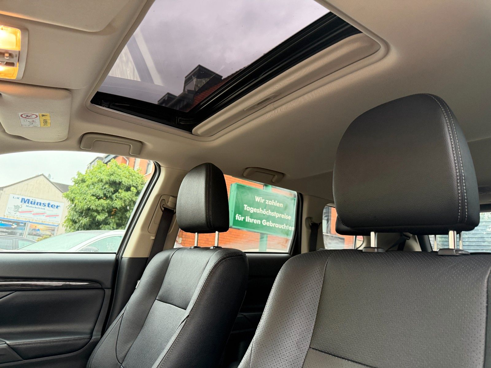 Fahrzeugabbildung Mitsubishi Outlander Top 4WD 7-SITZER AHK LEDER NAVI KAMERA