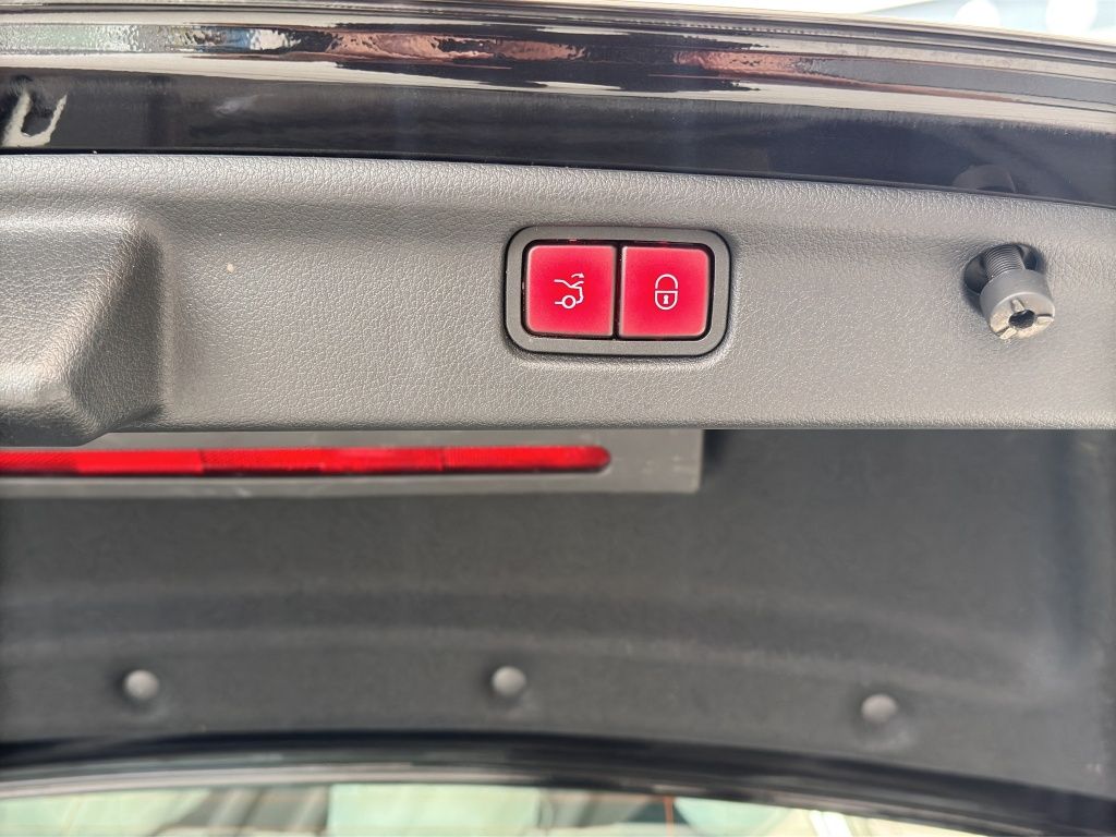 Fahrzeugabbildung Mercedes-Benz C 300 e *AMG*NIGHT*PANO*DISTRO*360°*HUD*MEMORY*