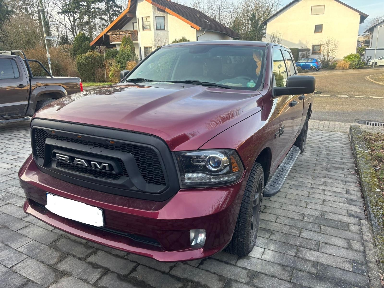 Dodge Ram 1500 ST mit Doppelkabine und 4x4