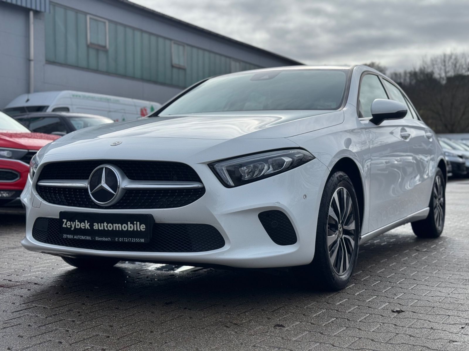 MERCEDES-BENZ A 250 e   NAVI /LED