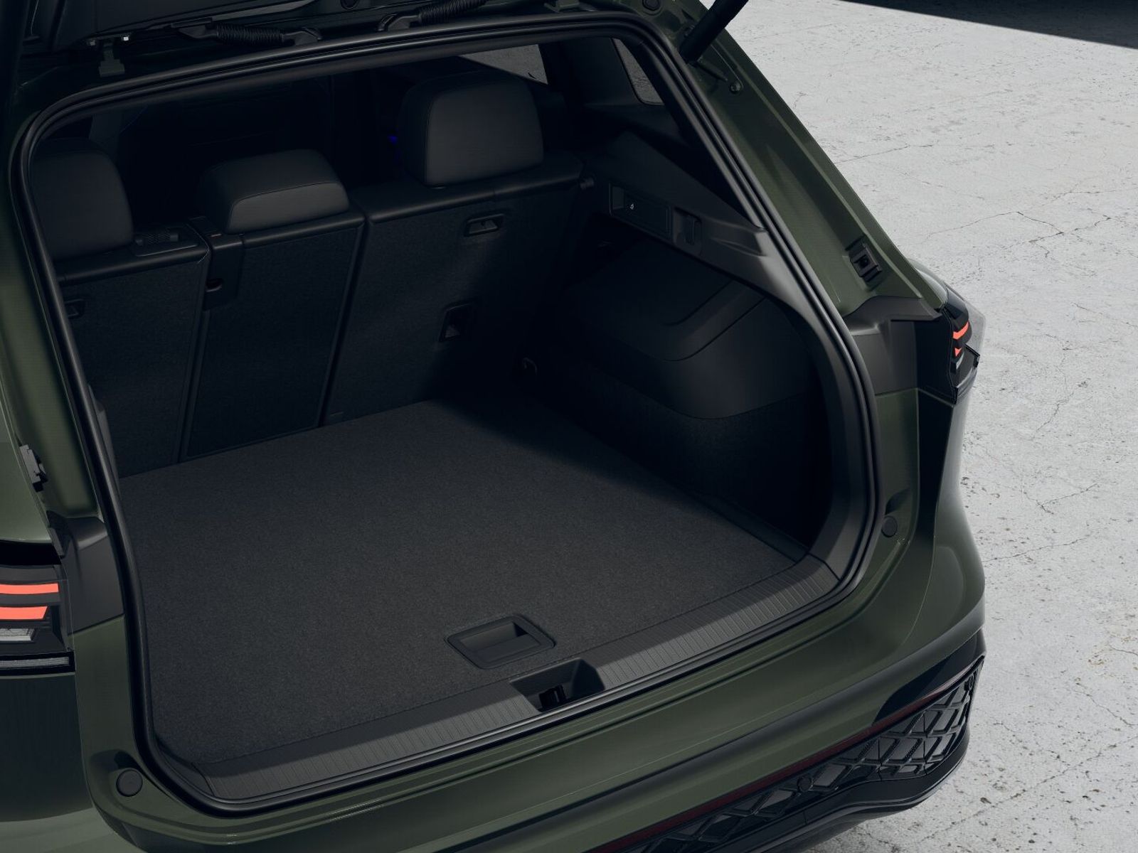 Fahrzeugabbildung Volkswagen Tiguan R-Line 1.5 eHybrid DSG *AHK, Black Style,