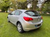Opel Astra J 1.6 Benzin - Opel Astra aus 2010: 1.6
