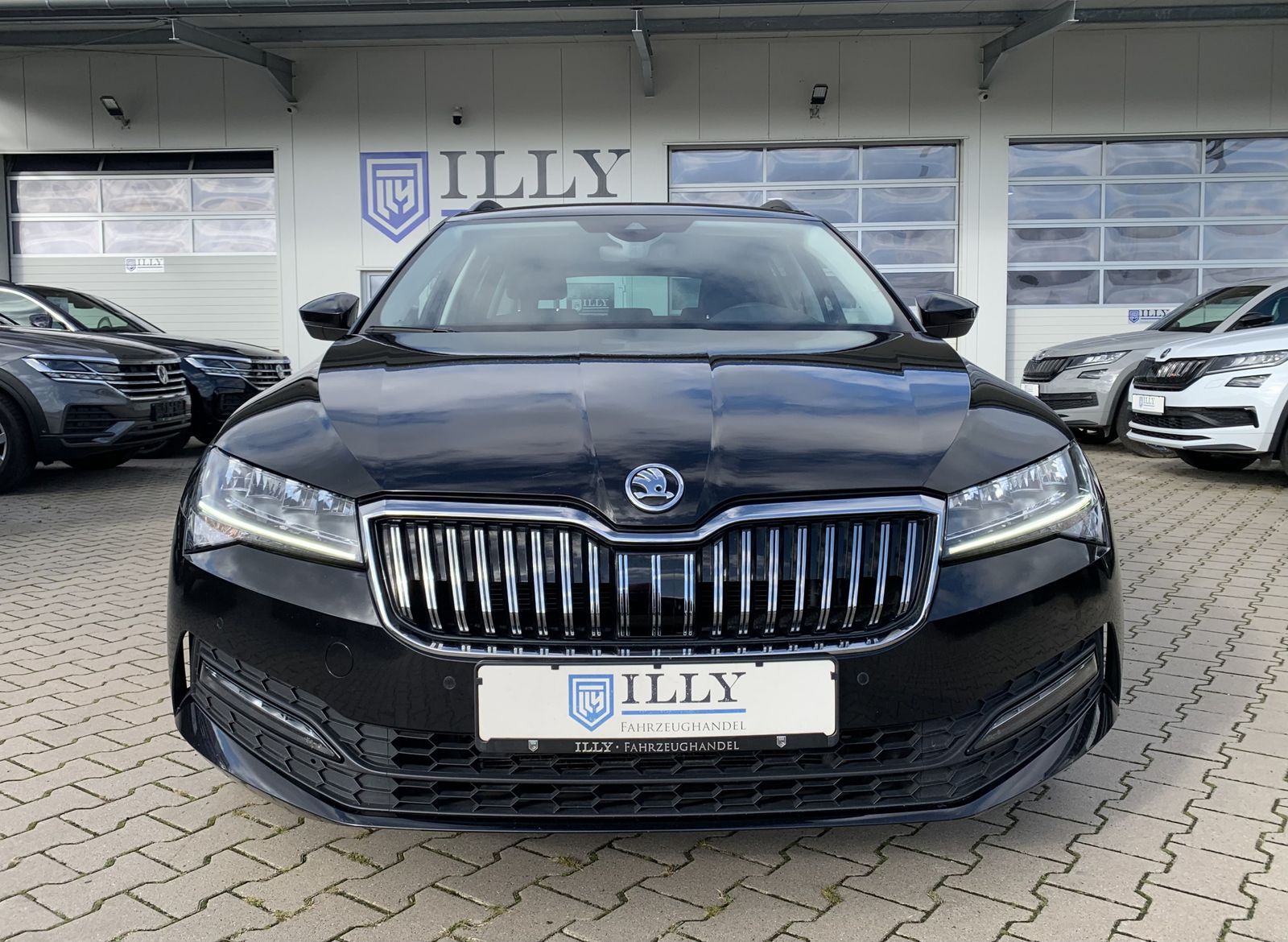 Fahrzeugabbildung SKODA Superb 2.0 TDI*LED*AHK*Navi*Spur*ACC*