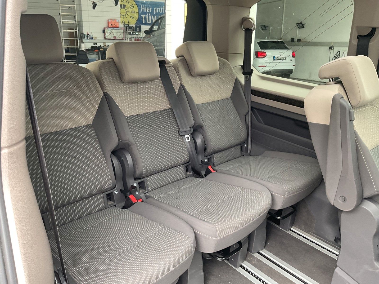 Volkswagen T7 Multivan eHybrid LED AHK PANO ACC Kamera foto 11