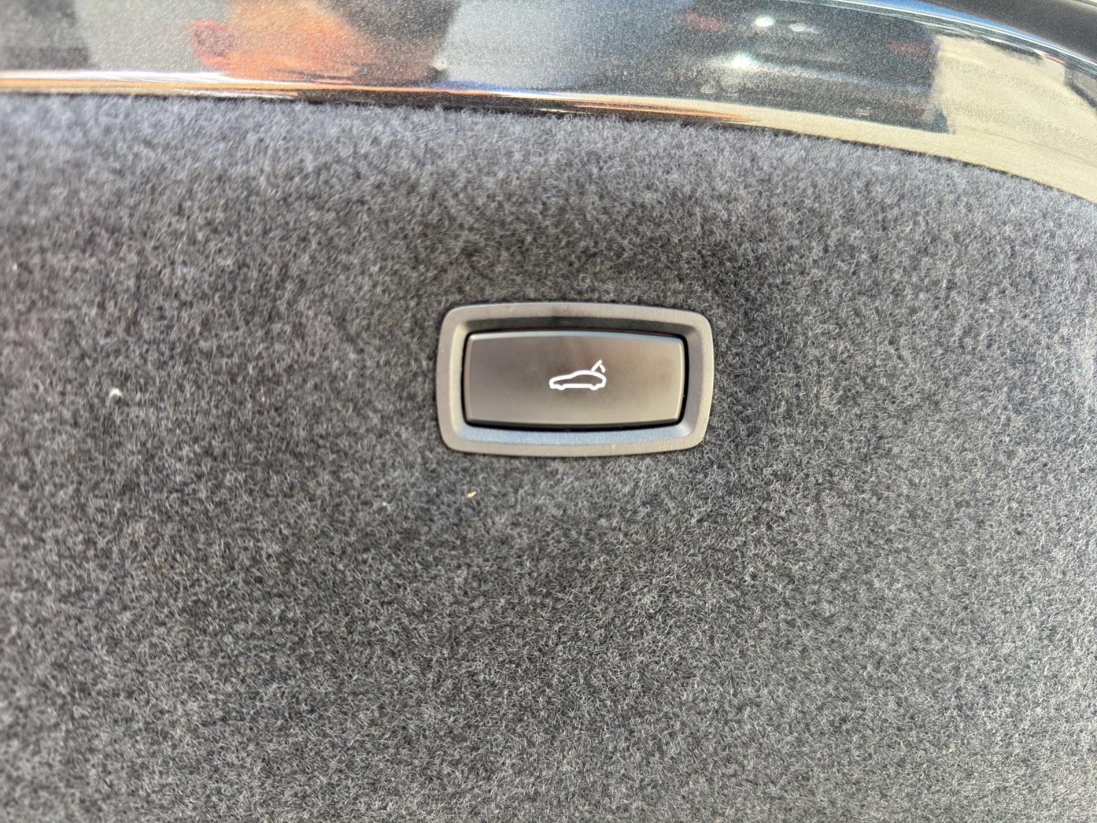 Fahrzeugabbildung Porsche Taycan Plus/SPORT-DESIGN/PASM/PANO/WÄRMEPUMPE/
