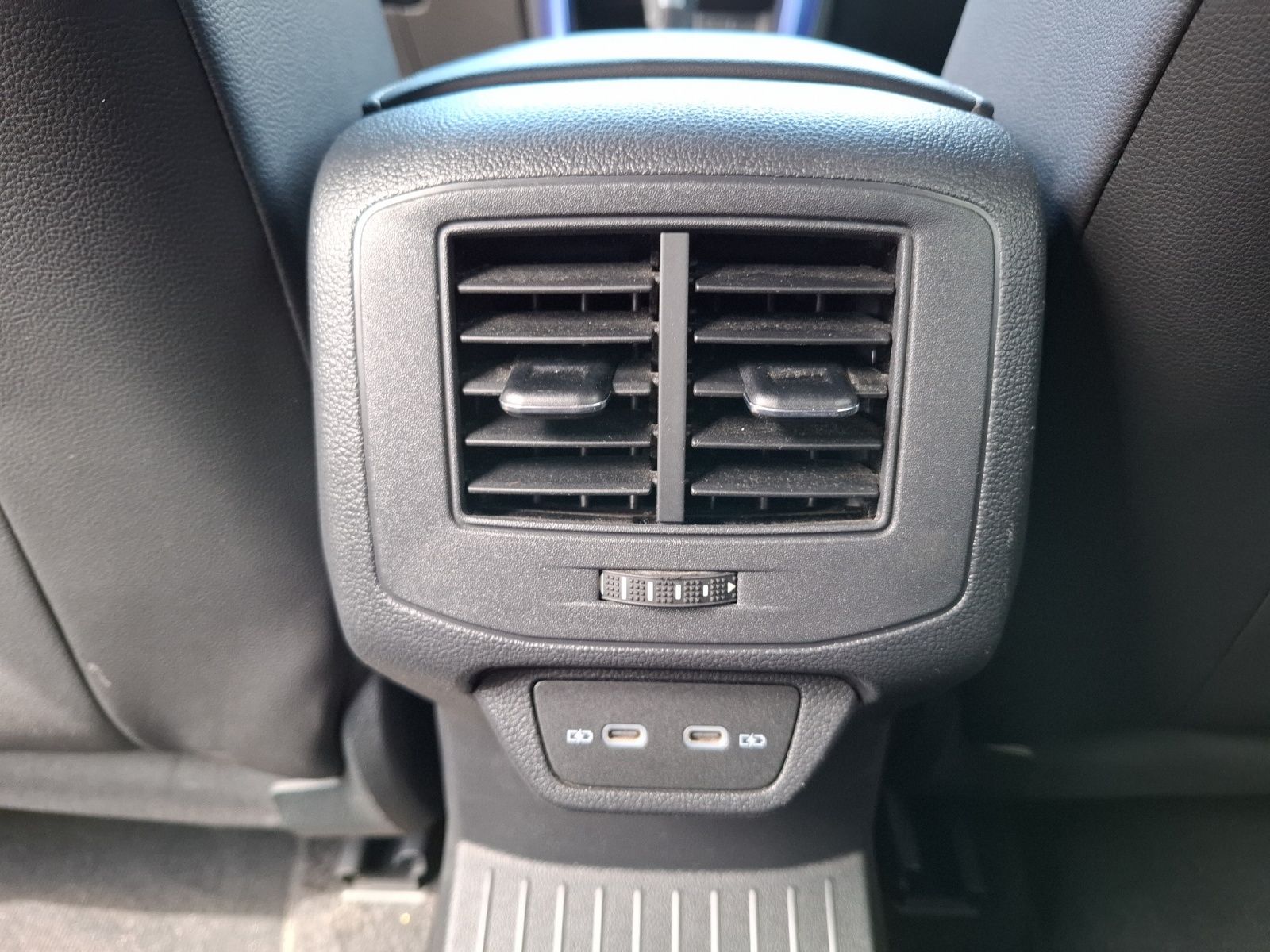 Fahrzeugabbildung Volkswagen T-Roc R DSG 4M LED Navi AID ACC RFK beats 19"