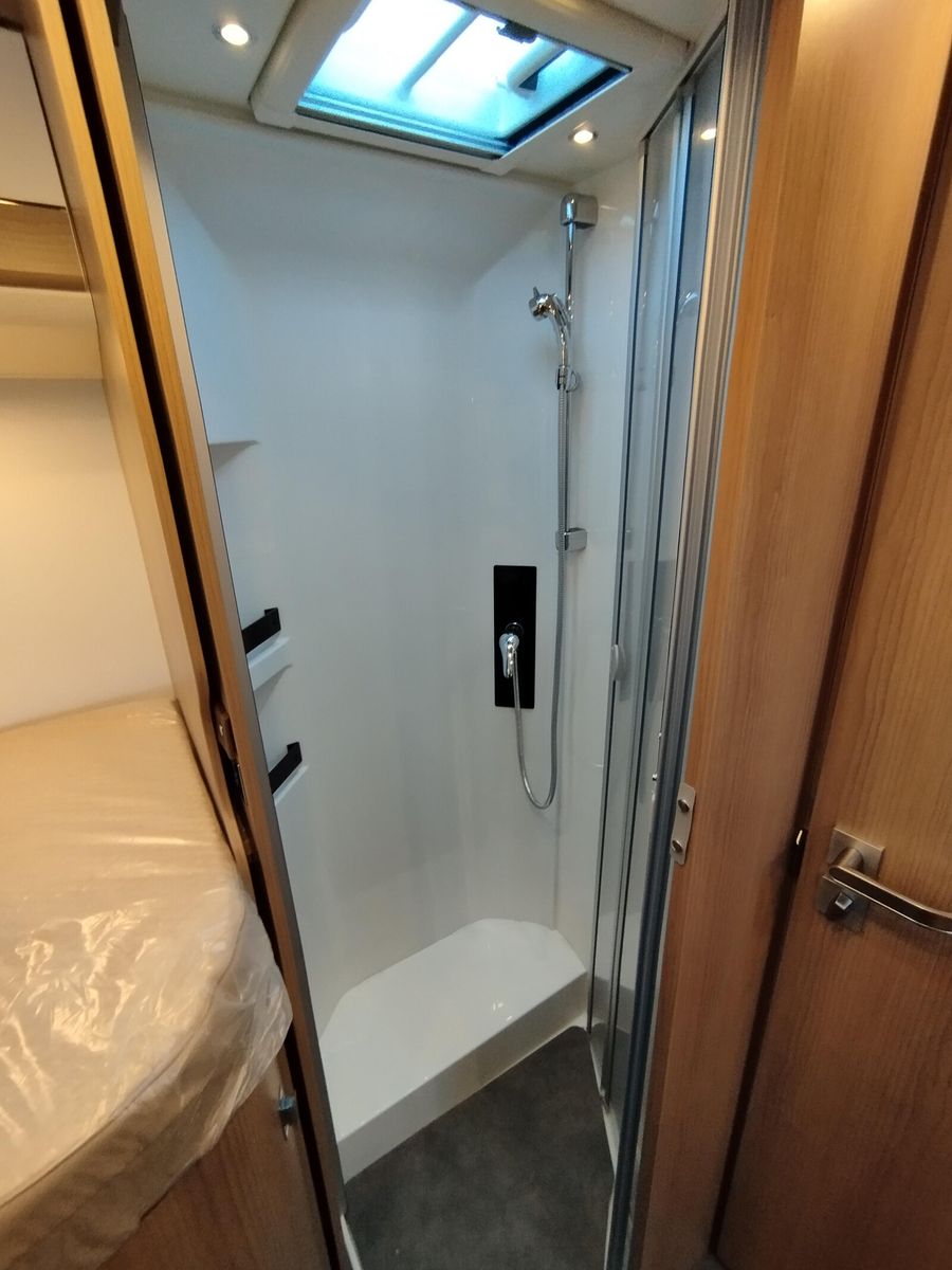 Fahrzeugabbildung Malibu T 490 RB LE comfort Mercedes,Distronic,LED,Autom
