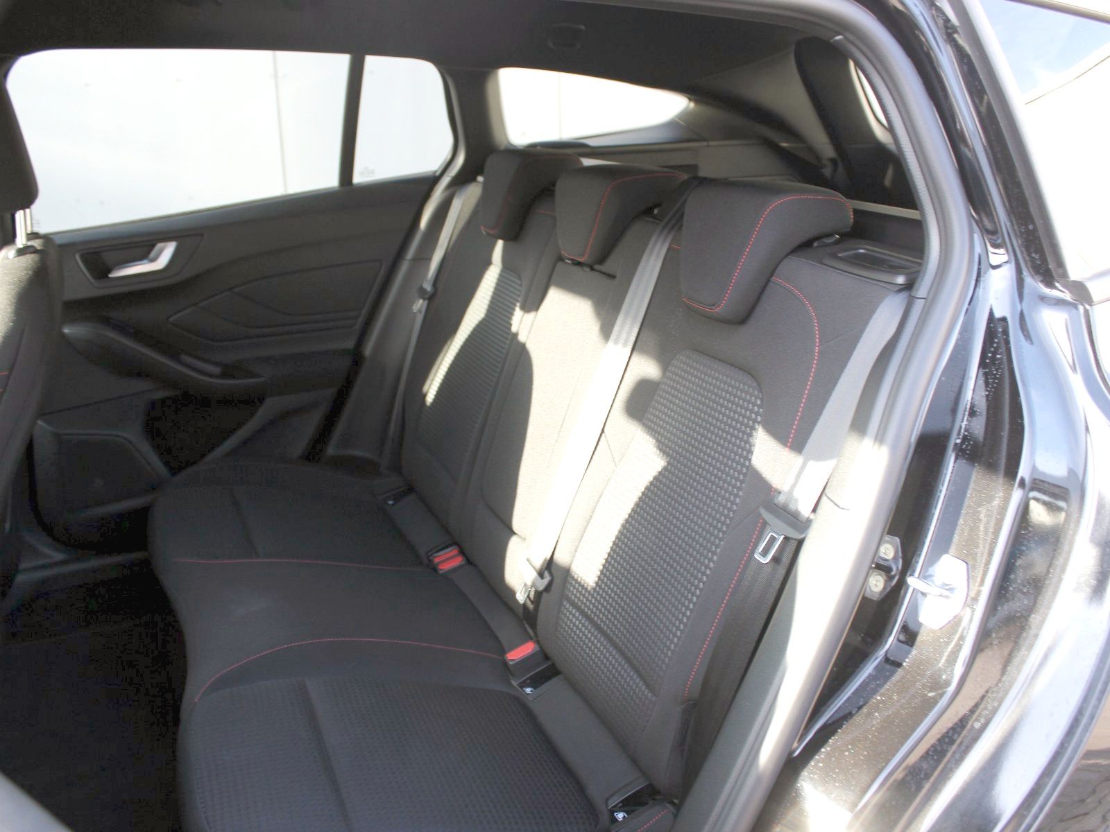 Fahrzeugabbildung Ford Focus ST-Line X 1,0 EcoBoost Start/Stopp