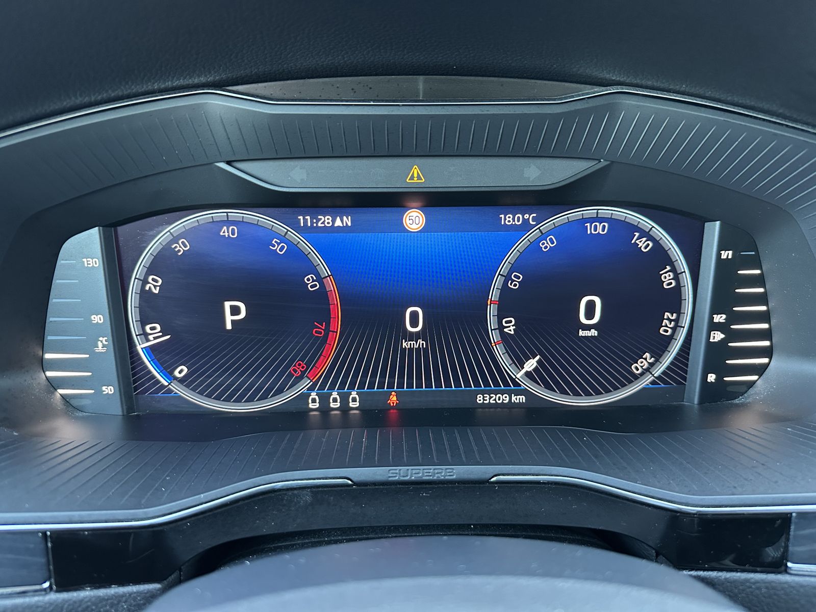 Fahrzeugabbildung SKODA Superb Combi 2.0 TSI DSG Style NAV+LED+ACC+AHK