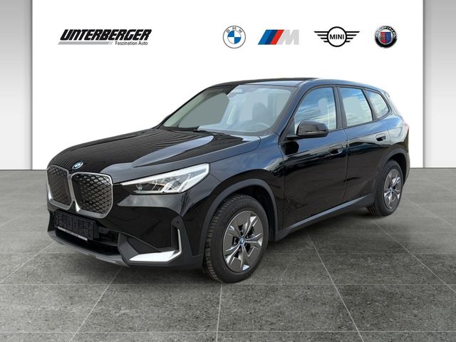 BMW iX1 xDrive30 Parking Assistant M Fahrwerk